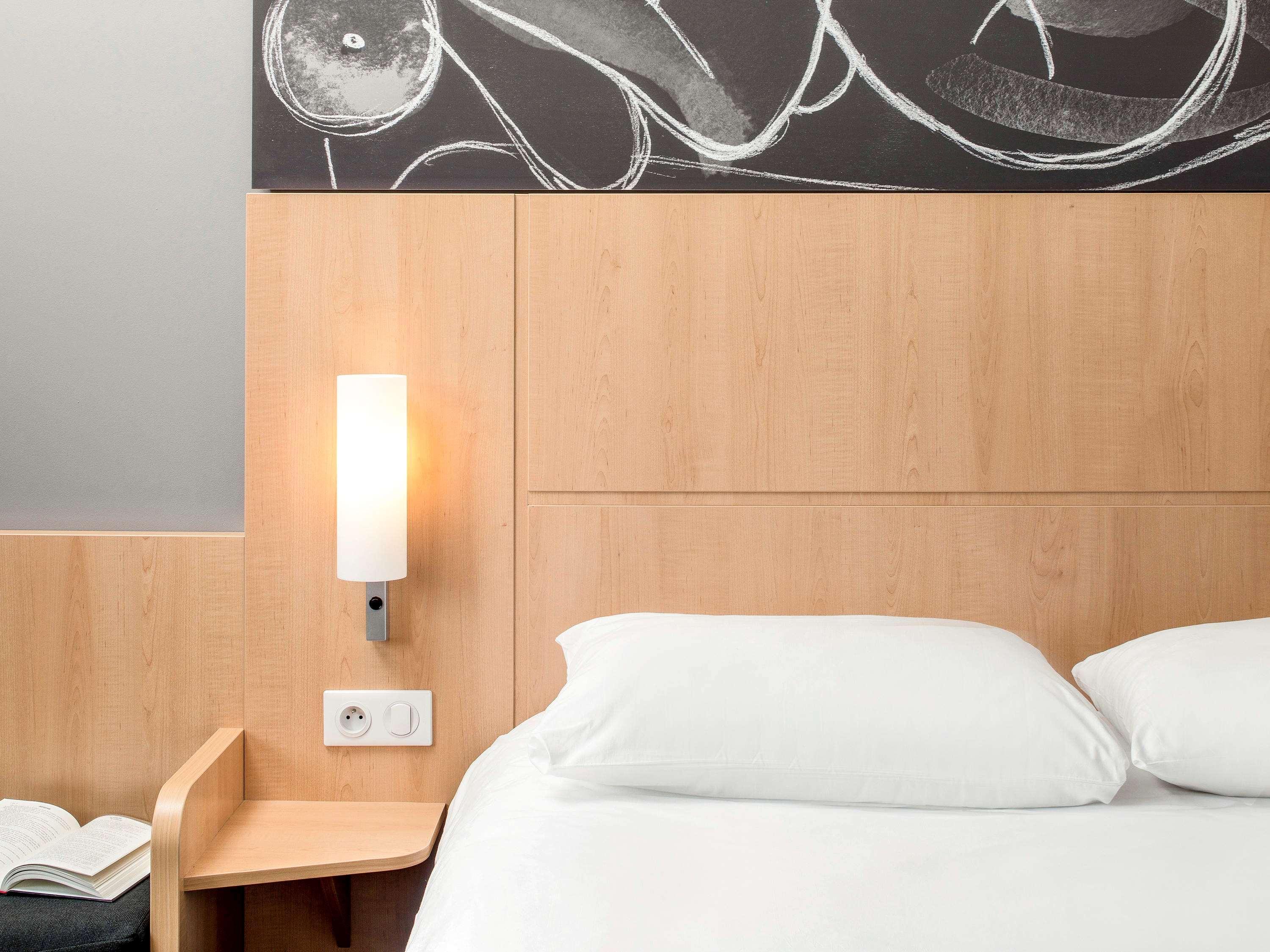 Отель Ibis Montceau Les Mines Экстерьер фото
