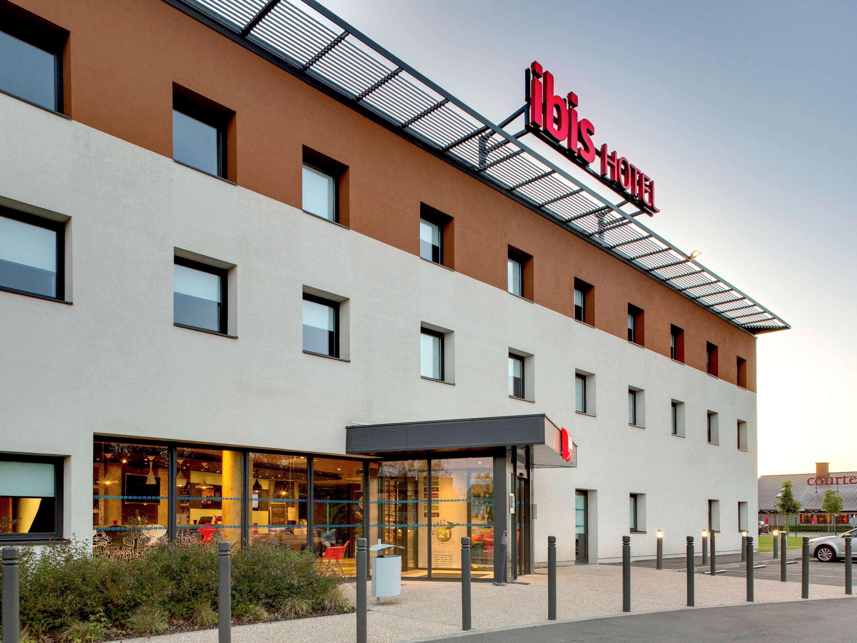 Отель Ibis Montceau Les Mines Экстерьер фото