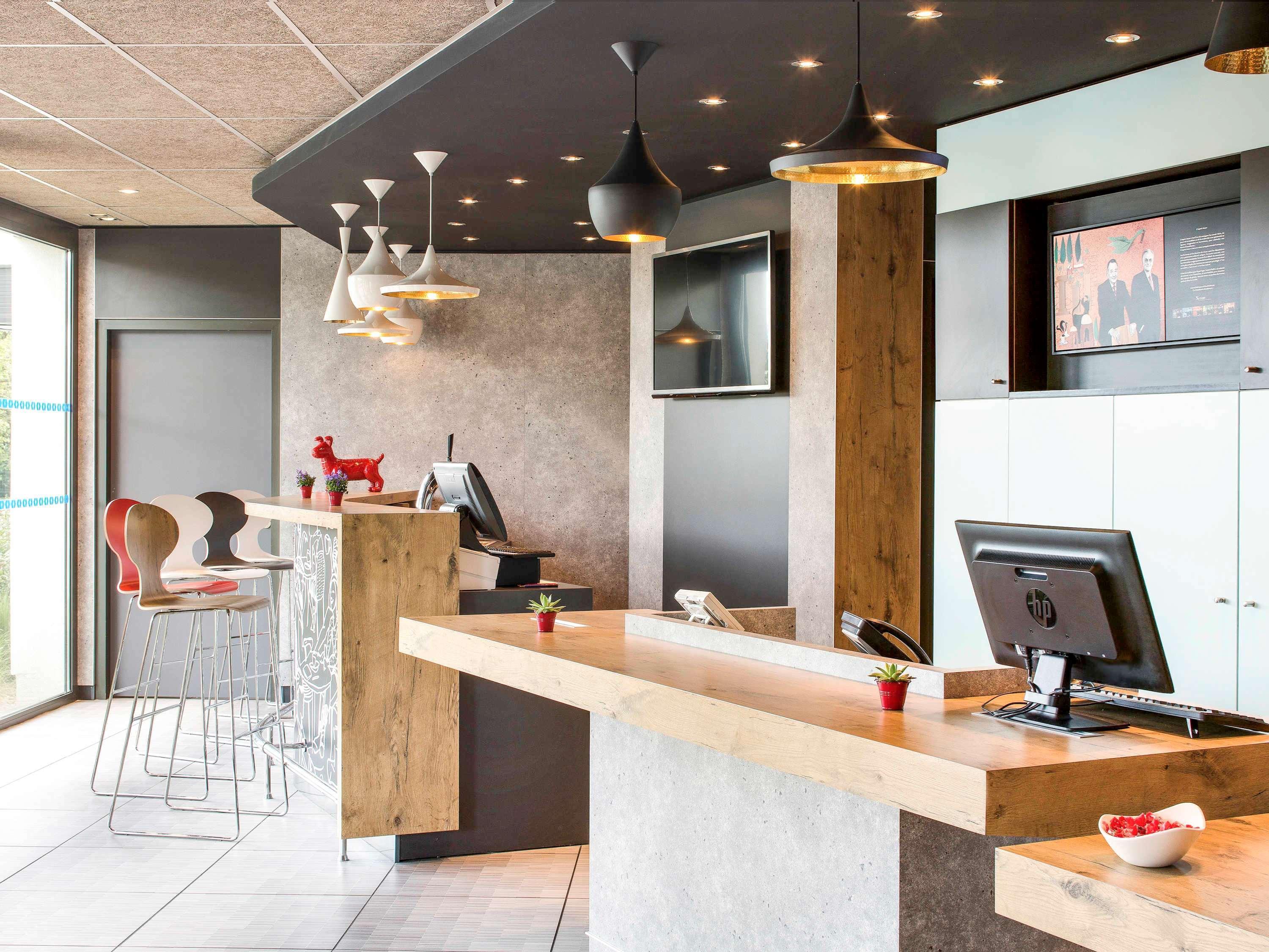 Отель Ibis Montceau Les Mines Экстерьер фото