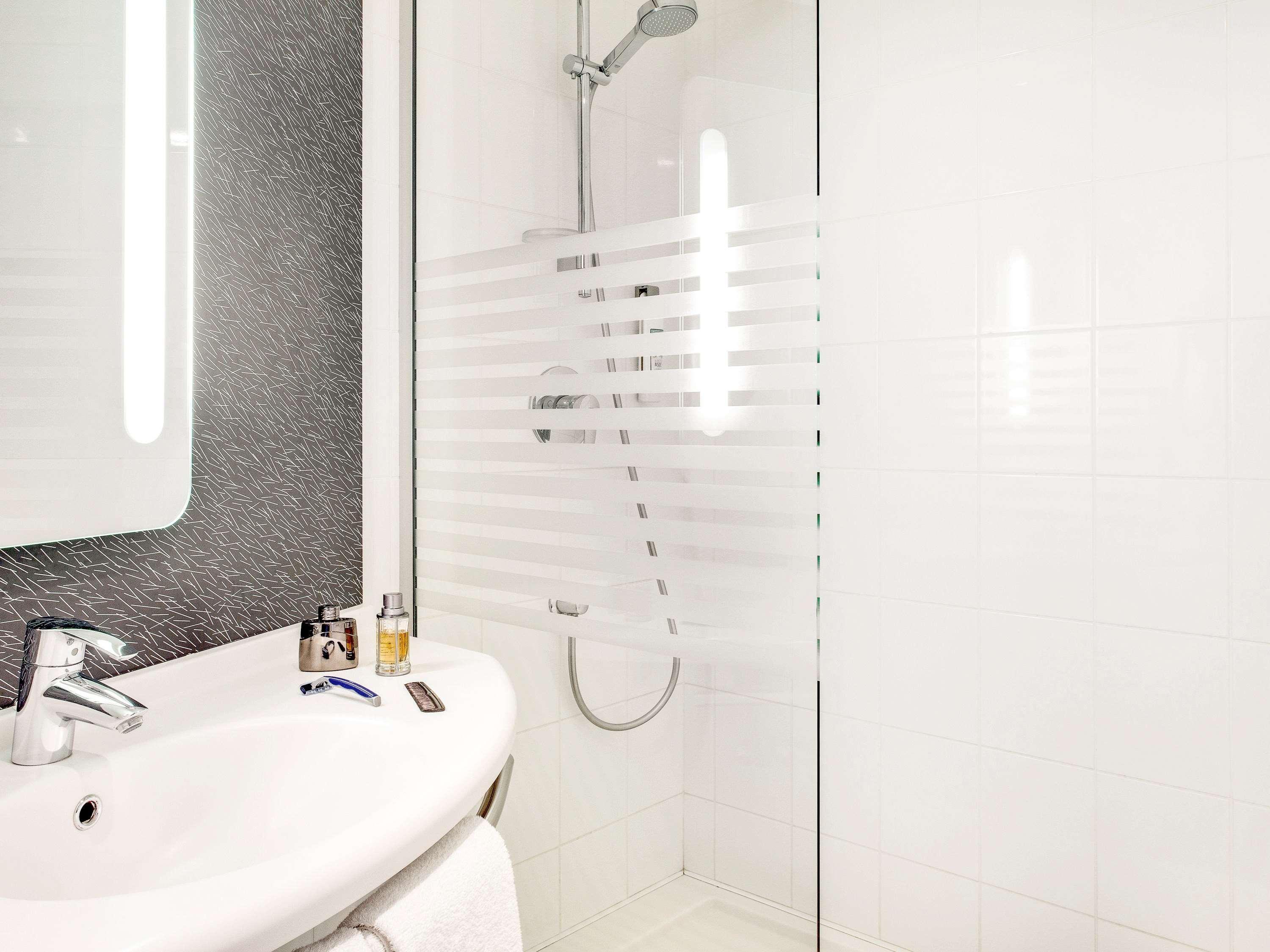 Отель Ibis Montceau Les Mines Экстерьер фото