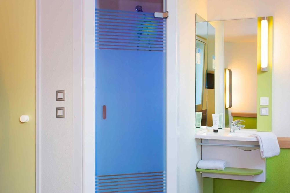 Отель Ibis Montceau Les Mines Экстерьер фото