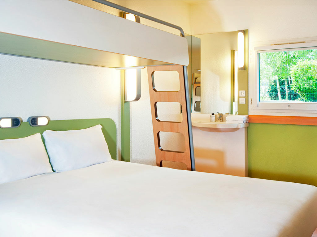 Отель Ibis Montceau Les Mines Экстерьер фото