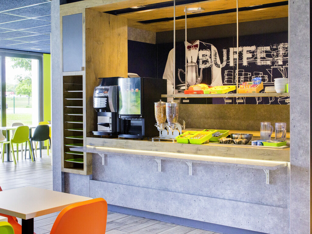 Отель Ibis Montceau Les Mines Экстерьер фото